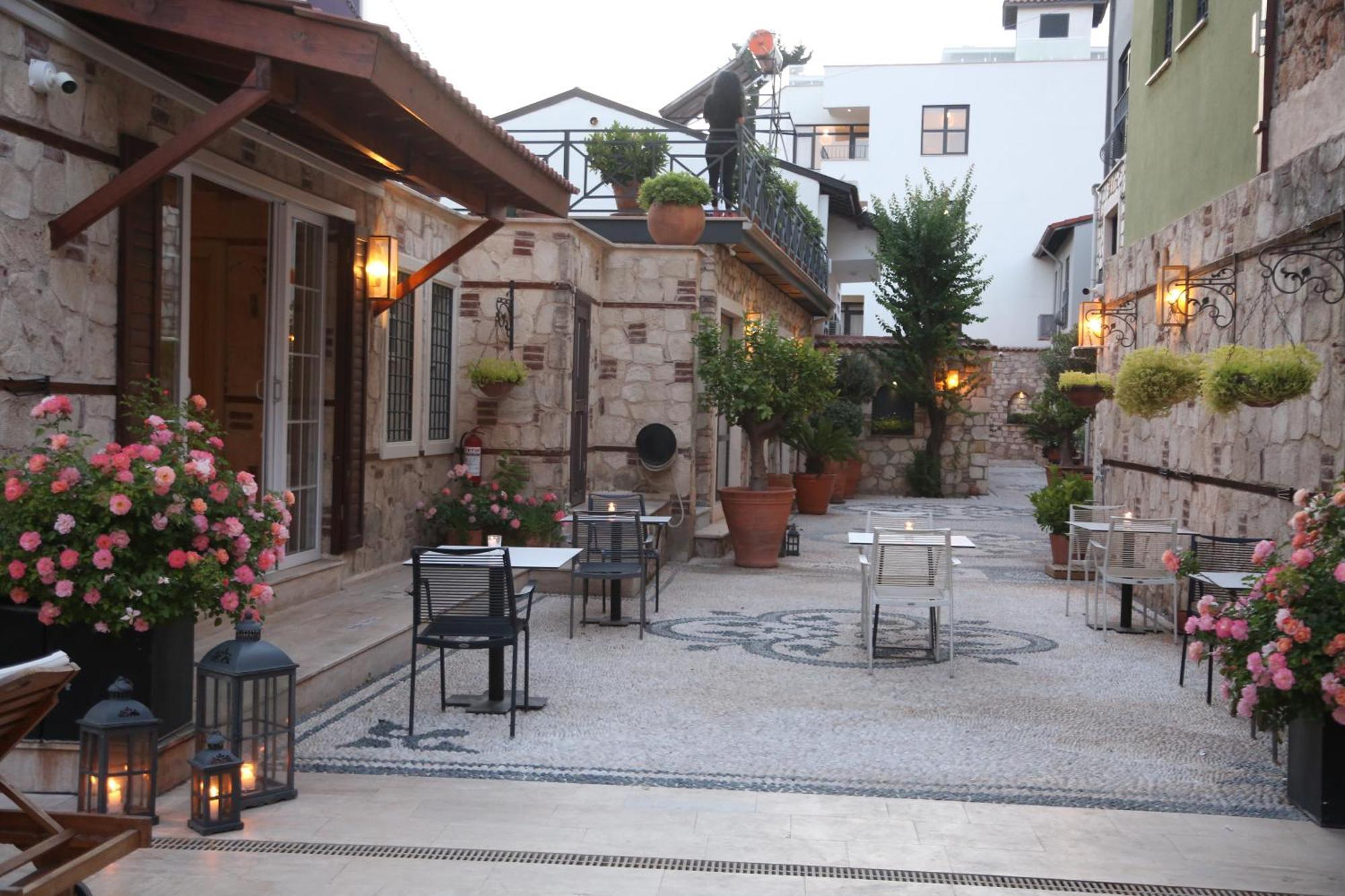 Remarkable Flat With Balcony Near Hadrian's Gate Pansiyon *